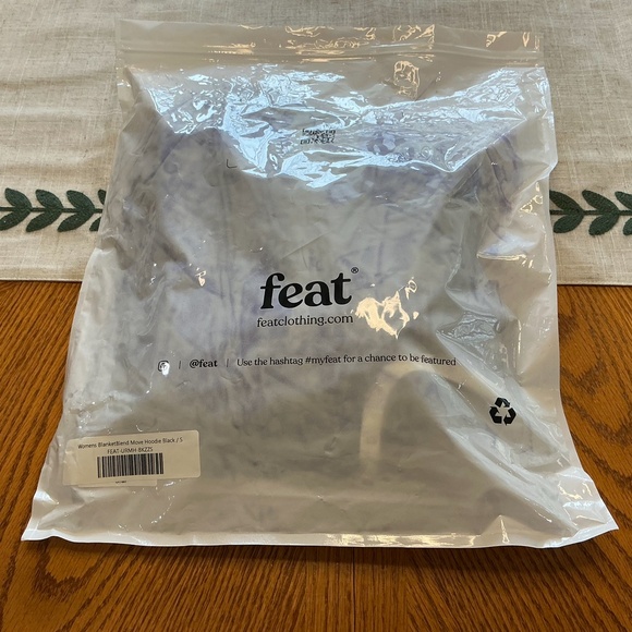 NWT FEAT Warm Blanket Blend Move Hoodie Unisex Size Medium Small Black - Picture 2 of 3